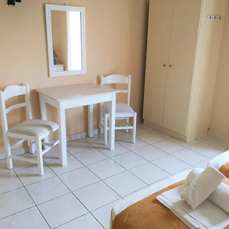 Erato Hotel 2*